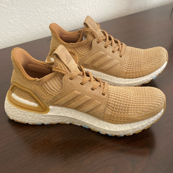 ADIDAS SZ 6.5 MEN/YOUTH OR 8.5 WOMEN TAN/BROWN ATHLETIC SHOES - Picture 1 of 9